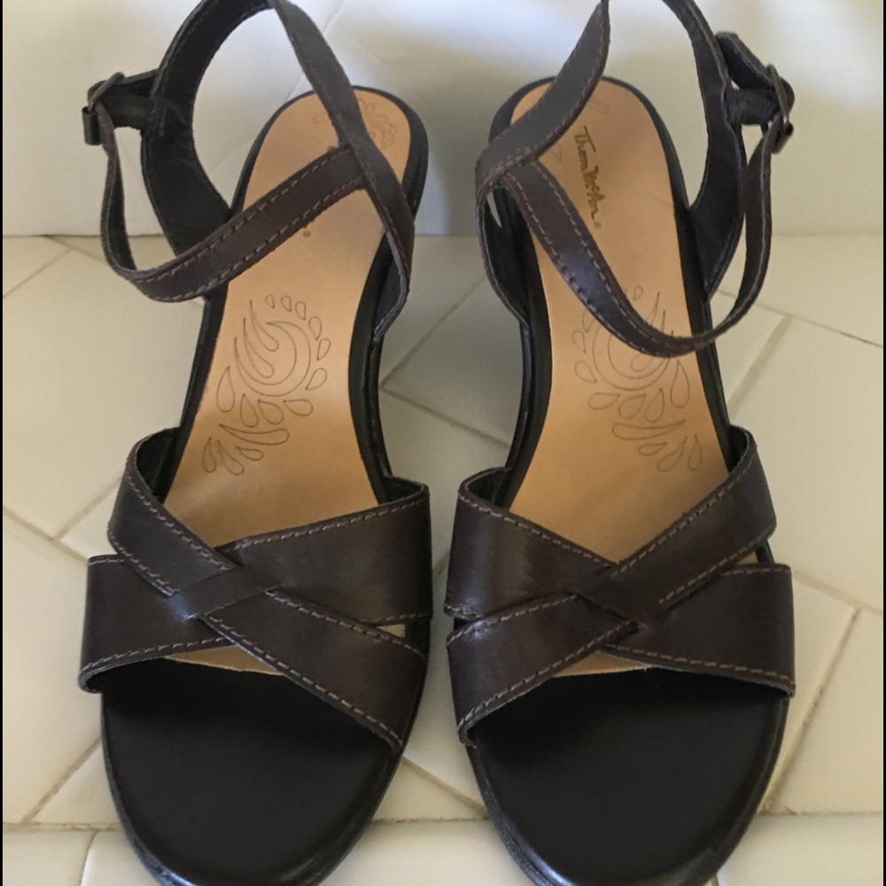 Thom McAn Strappy Wedge Sandals Size 8.5.